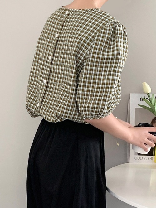 모넷 퍼프소매 체크 반팔 블라우스