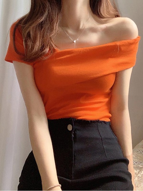 카미 언발 오프숄더 티셔츠