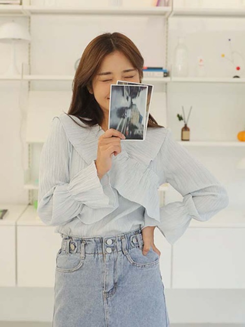 스팟 프릴 브이넥 블라우스