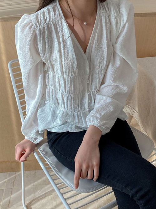 아벨라 진주 브이넥 블라우스