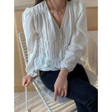 아벨라 진주 브이넥 블라우스